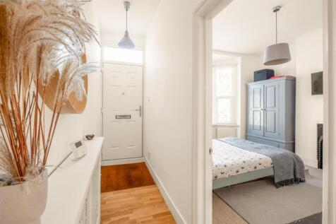 8 robertson road-10.jpg