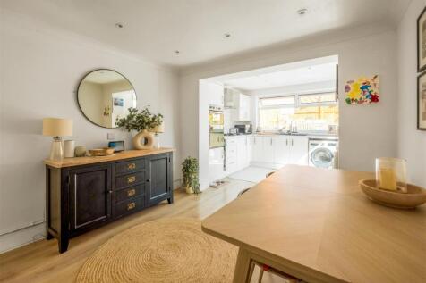40 Broomfield Drive-2.jpg