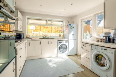 40 Broomfield Drive-4.jpg