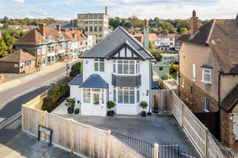 1 windlesham Close-1.jpg