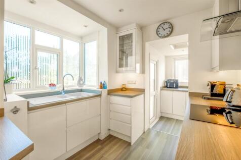 1 windlesham Close-2.jpg