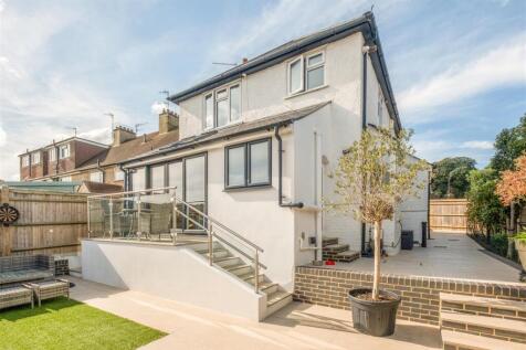1 windlesham Close-26.jpg
