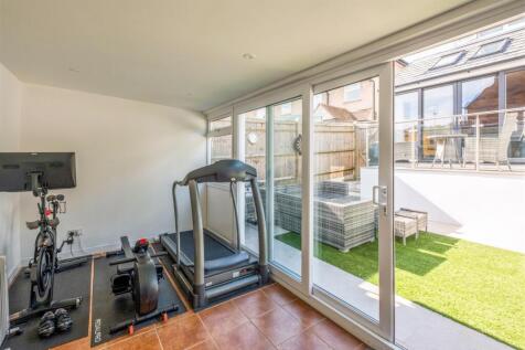 1 windlesham Close-29.jpg