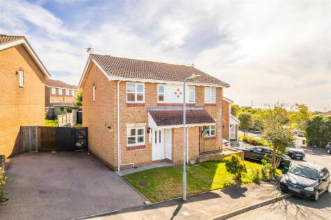 8 Blackthorne Close-1.jpg