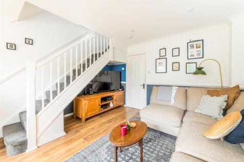 8 Blackthorne Close-10.jpg