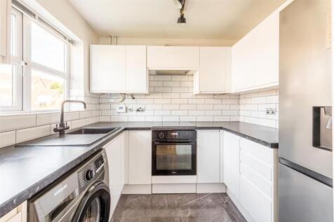 8 Blackthorne Close-3.jpg