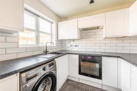8 Blackthorne Close-4.jpg