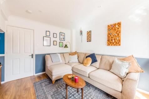 8 Blackthorne Close-7.jpg