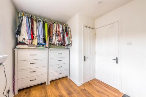 8 Blackthorne Close-14.jpg