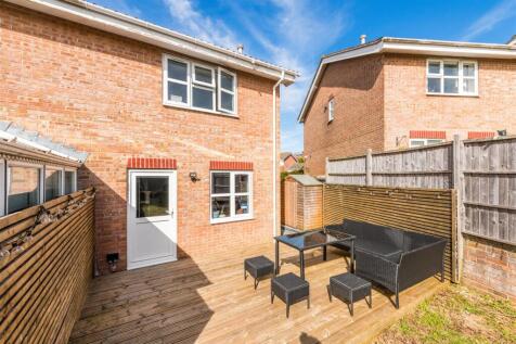 8 Blackthorne Close-24.jpg