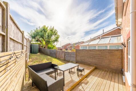 8 Blackthorne Close-26.jpg