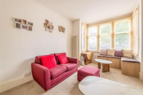 Flat 1, 76 Walsingham Road-5.jpg