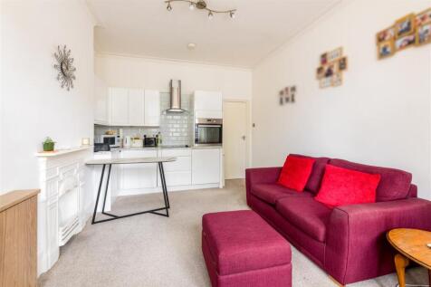 Flat 1, 76 Walsingham Road-3.jpg