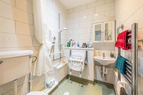 Flat 1, 76 Walsingham Road-15.jpg