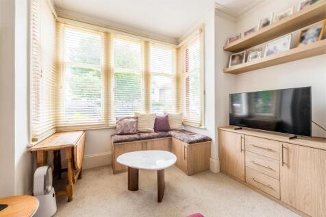 Flat 1, 76 Walsingham Road-7.jpg