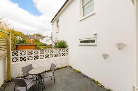 Flat 1, 76 Walsingham Road-11.jpg