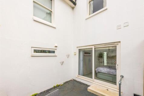 Flat 1, 76 Walsingham Road-13.jpg