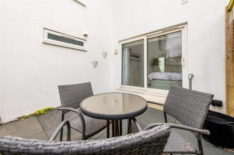 Flat 1, 76 Walsingham Road-14.jpg