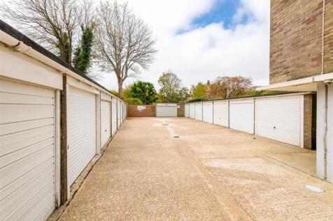 Flat 18 Furze Hill Court-24.jpg