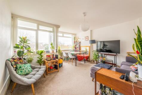 Flat 18 Furze Hill Court-5.jpg