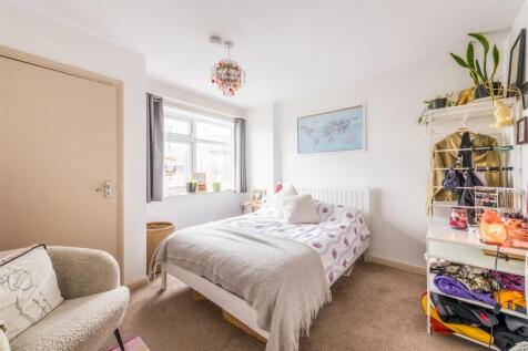 Flat 18 Furze Hill Court-13.jpg