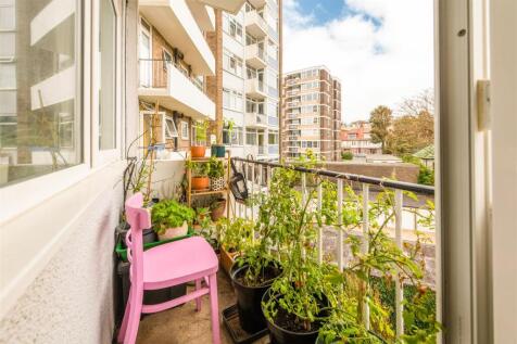 Flat 18 Furze Hill Court-15.jpg