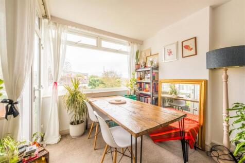 Flat 18 Furze Hill Court-6.jpg