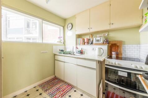 Flat 18 Furze Hill Court-2.jpg