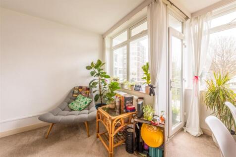 Flat 18 Furze Hill Court-7.jpg