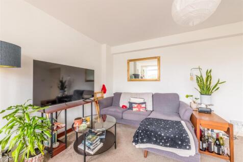 Flat 18 Furze Hill Court-8.jpg