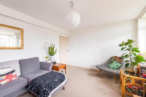 Flat 18 Furze Hill Court-9.jpg