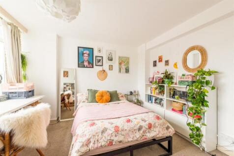 Flat 18 Furze Hill Court-11.jpg