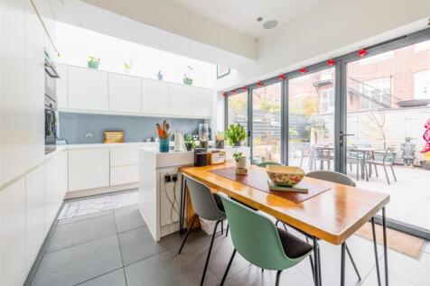 18 Newtown Road-2.jpg