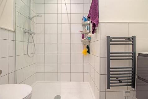 Flat 4 Shower Room.jpg