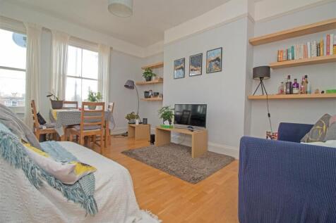 St Aubyns Flat 4 lounge.jpg