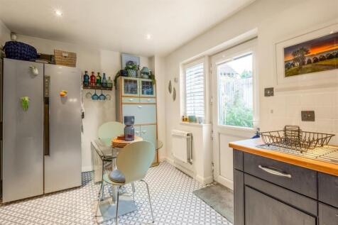 9 Blackthorn Close_5.jpg