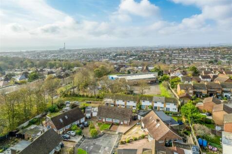 9 Foredown Cl-16.jpg