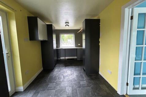 Kitchen 2.jpg