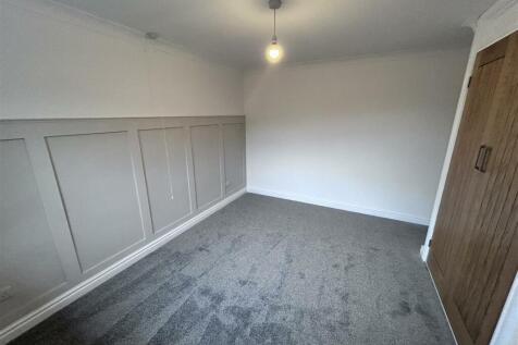 New photo 1st bedroom.jpeg
