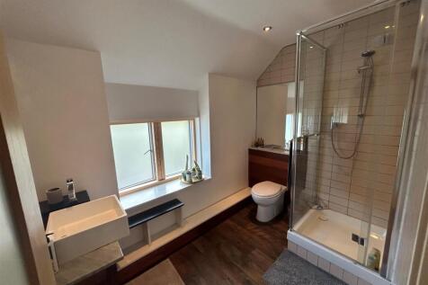 Upstairs bathroom.jpg
