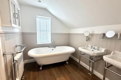 Main ensuite.jpeg