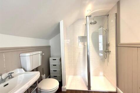 main ensuite 2.jpg