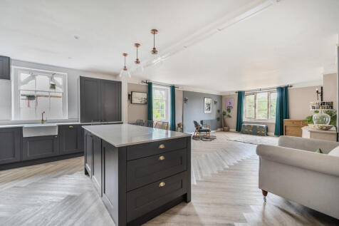 Living Room/Kitchen