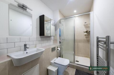 En-suite bathroom.jpg