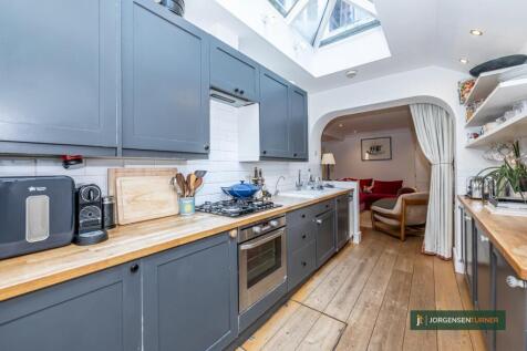 Kitchen 2.jpg