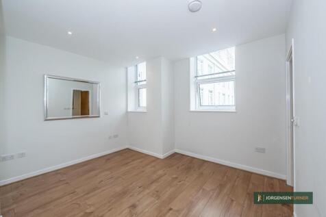 Main Bedroom .jpg