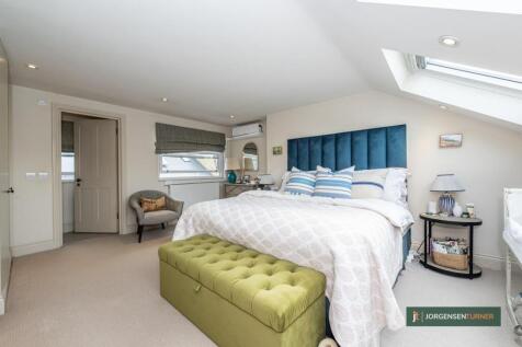 Master Bedroom .jpg