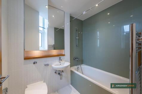 En-suite bathroom.jpg