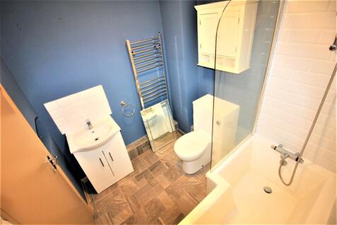 fieldings bathroom 1.jpg