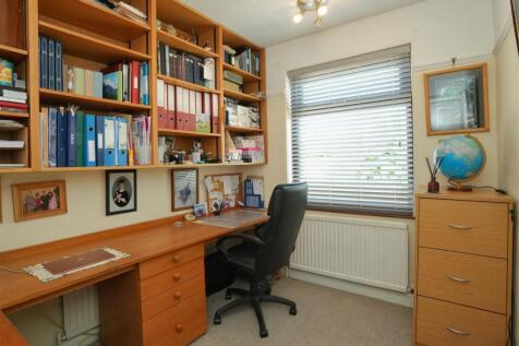 Bedroom / Study